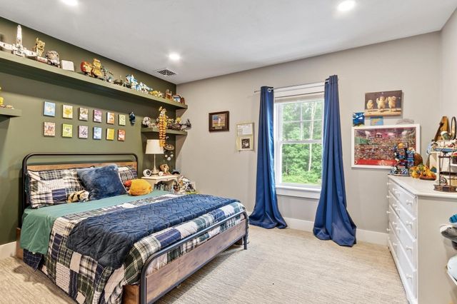 989 Pleasant St, Leominster, MA 01453