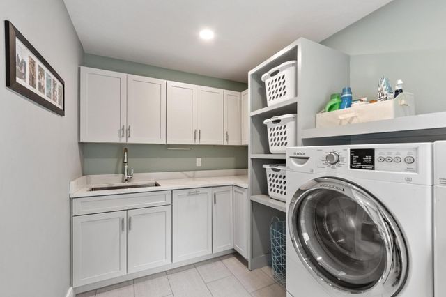 989 Pleasant St, Leominster, MA 01453