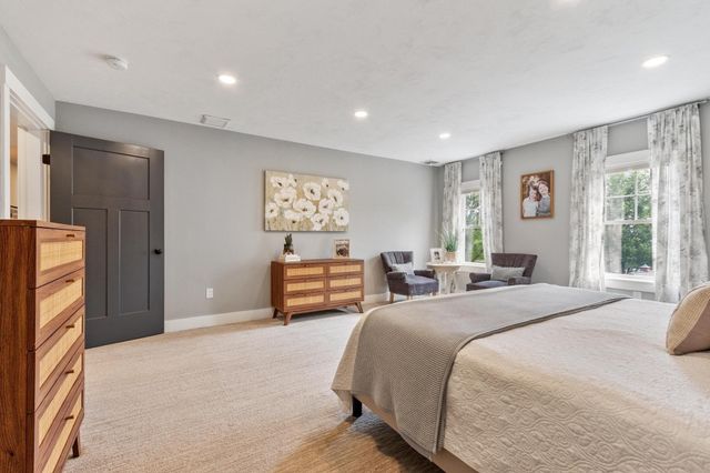 989 Pleasant St, Leominster, MA 01453