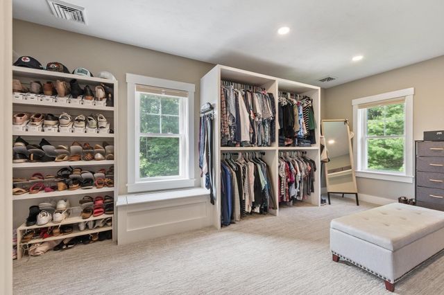 989 Pleasant St, Leominster, MA 01453