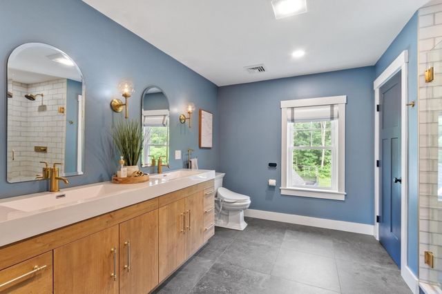 989 Pleasant St, Leominster, MA 01453