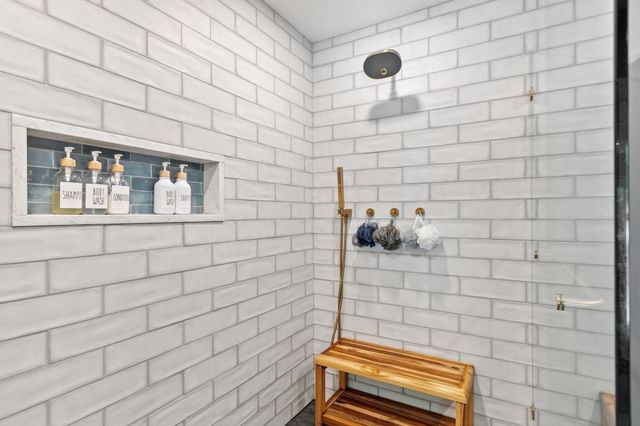 989 Pleasant St, Leominster, MA 01453