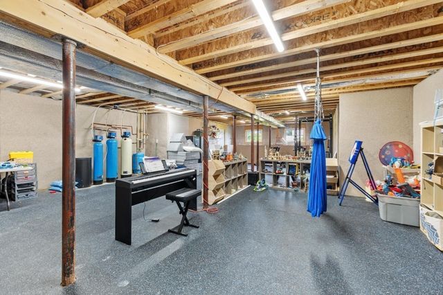 989 Pleasant St, Leominster, MA 01453