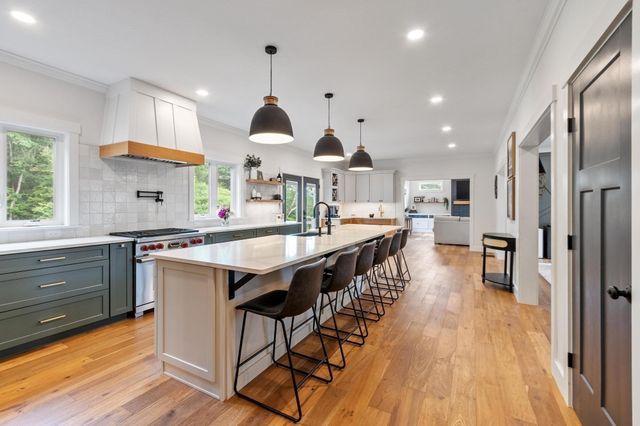 989 Pleasant St, Leominster, MA 01453