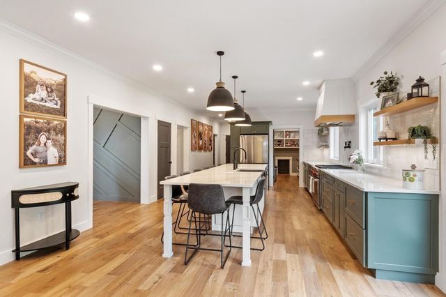 989 Pleasant St, Leominster, MA 01453