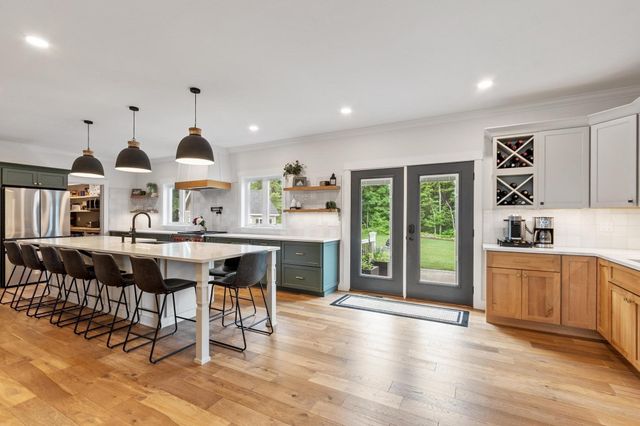 989 Pleasant St, Leominster, MA 01453