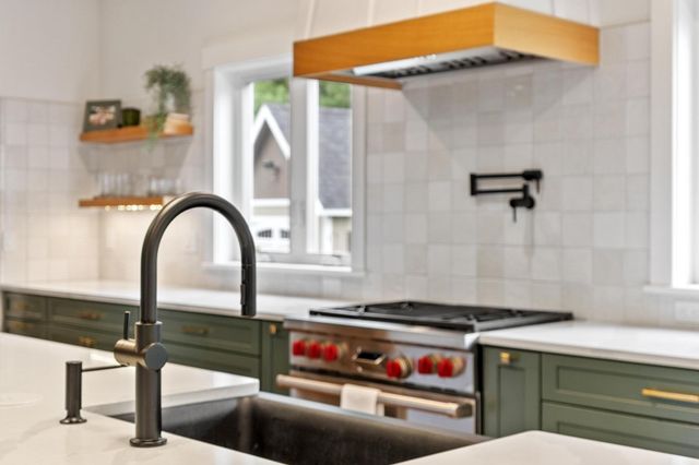 989 Pleasant St, Leominster, MA 01453