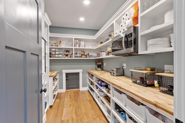 989 Pleasant St, Leominster, MA 01453