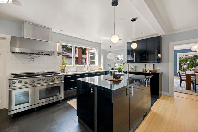 683 Mandana Blvd., Oakland, CA 94610