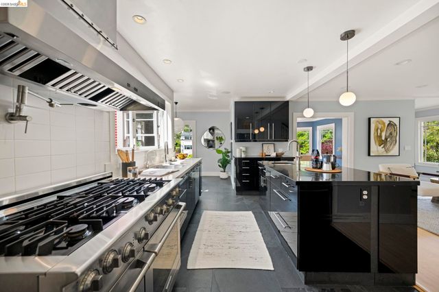 683 Mandana Blvd., Oakland, CA 94610
