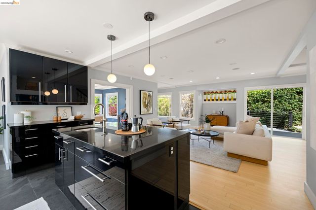 683 Mandana Blvd., Oakland, CA 94610