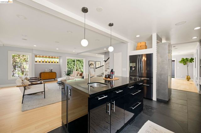 683 Mandana Blvd., Oakland, CA 94610