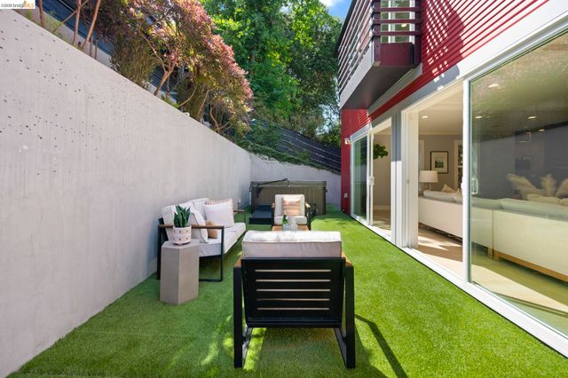 683 Mandana Blvd., Oakland, CA 94610