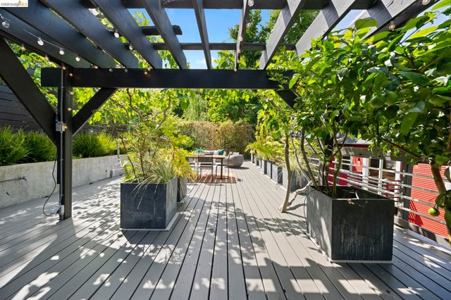 683 Mandana Blvd., Oakland, CA 94610