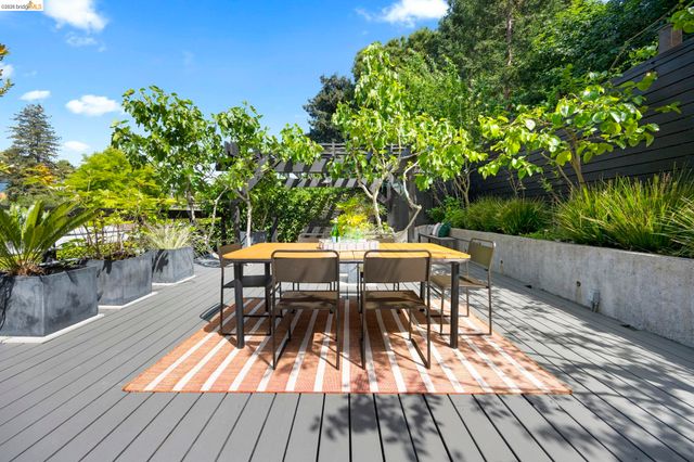 683 Mandana Blvd., Oakland, CA 94610
