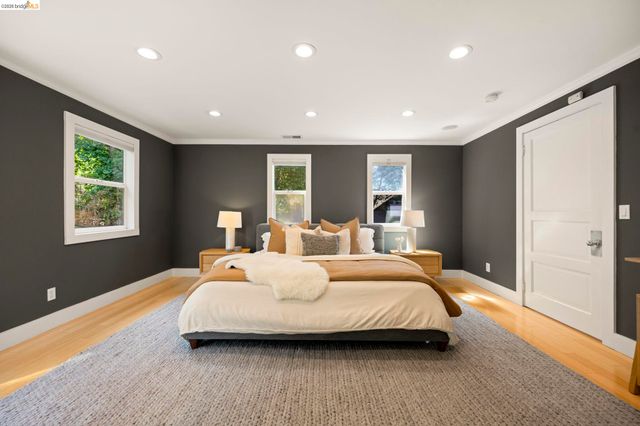 683 Mandana Blvd., Oakland, CA 94610