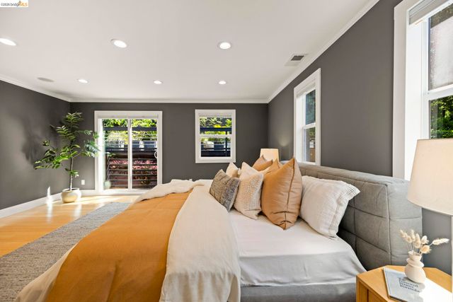 683 Mandana Blvd., Oakland, CA 94610