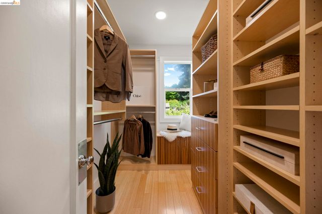 683 Mandana Blvd., Oakland, CA 94610