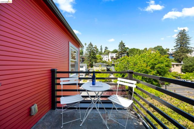 683 Mandana Blvd., Oakland, CA 94610