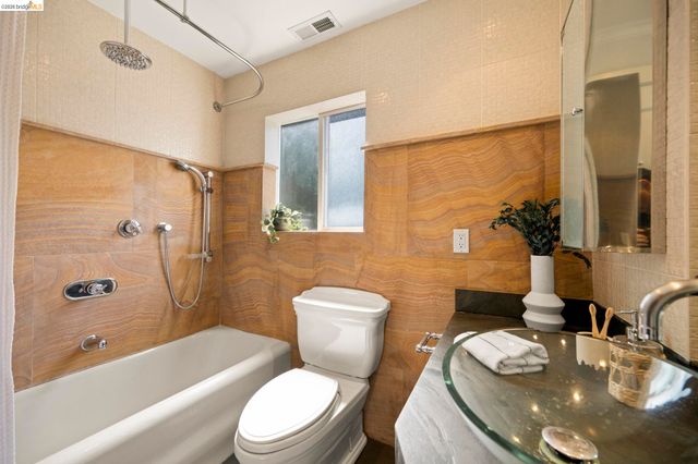 683 Mandana Blvd., Oakland, CA 94610