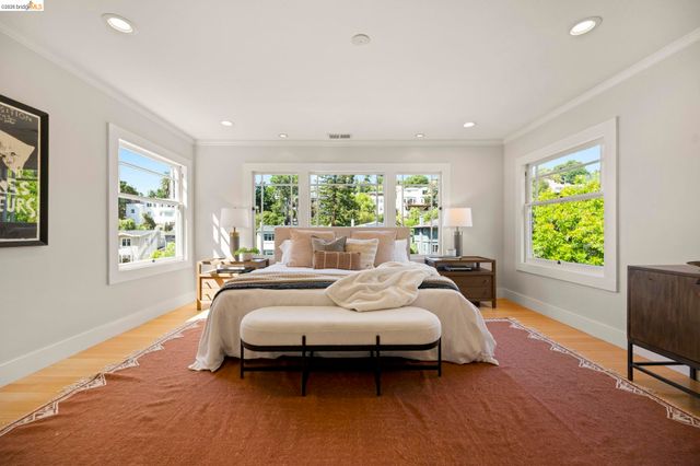 683 Mandana Blvd., Oakland, CA 94610