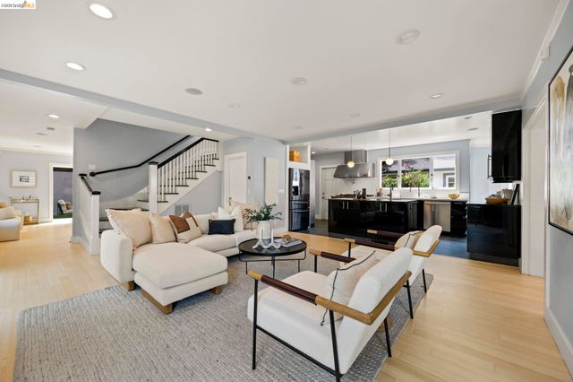 683 Mandana Blvd., Oakland, CA 94610