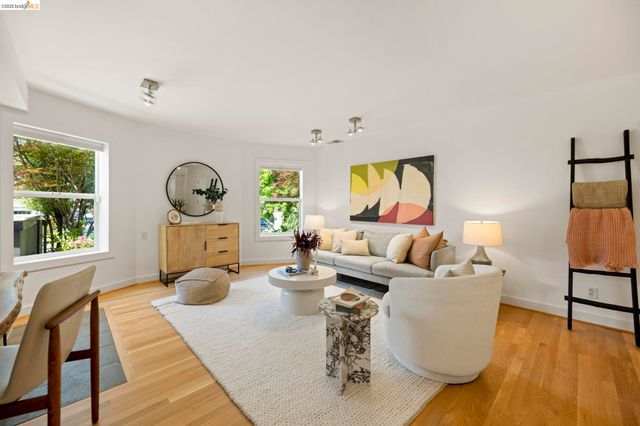 683 Mandana Blvd., Oakland, CA 94610