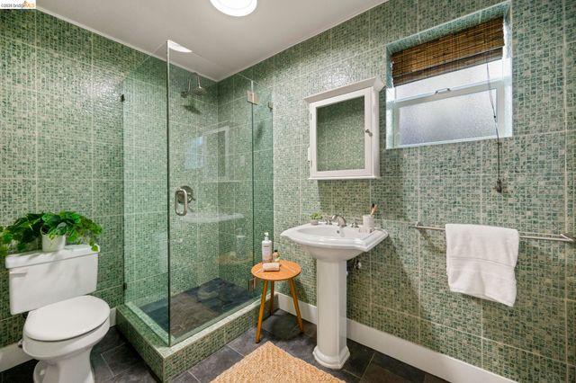 683 Mandana Blvd., Oakland, CA 94610
