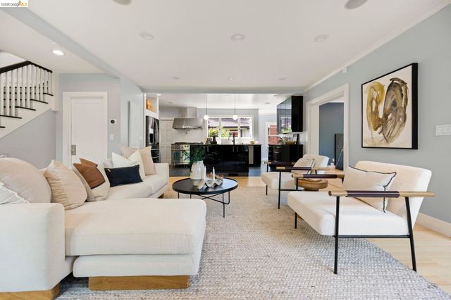 683 Mandana Blvd., Oakland, CA 94610