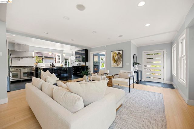 683 Mandana Blvd., Oakland, CA 94610