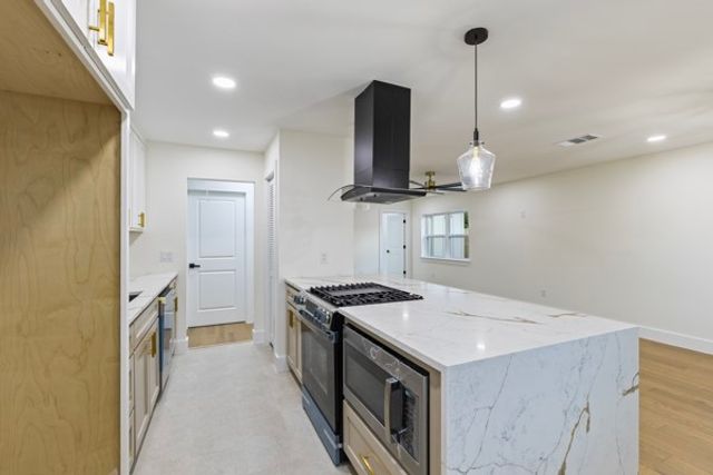 4633 Lynnacre Drive, Dallas, TX 75211