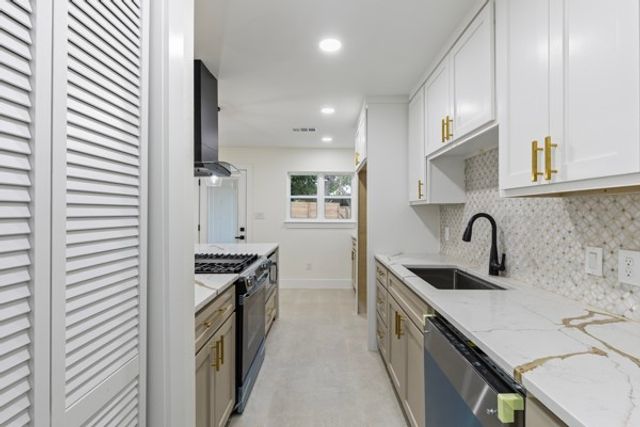 4633 Lynnacre Drive, Dallas, TX 75211