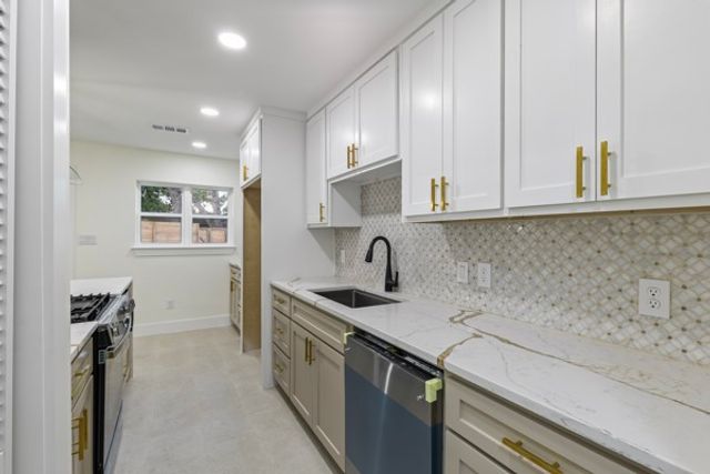 4633 Lynnacre Drive, Dallas, TX 75211