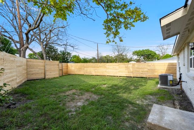 4633 Lynnacre Drive, Dallas, TX 75211