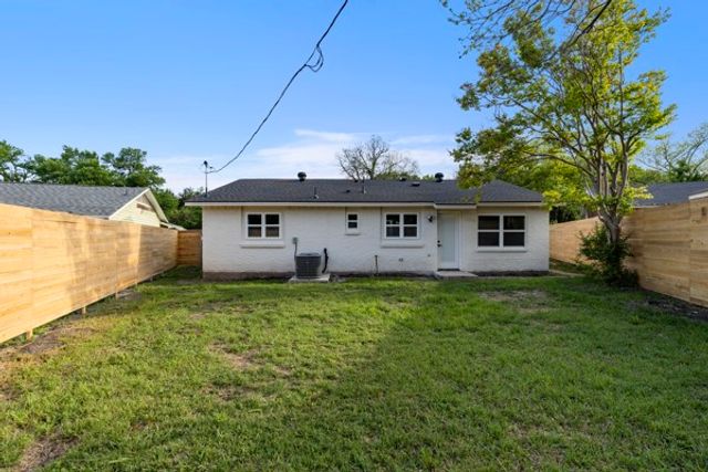 4633 Lynnacre Drive, Dallas, TX 75211