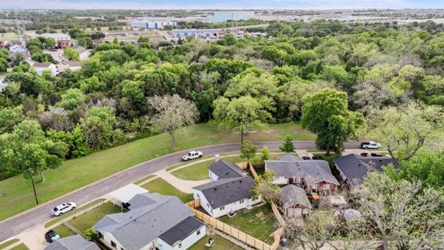 4633 Lynnacre Drive, Dallas, TX 75211