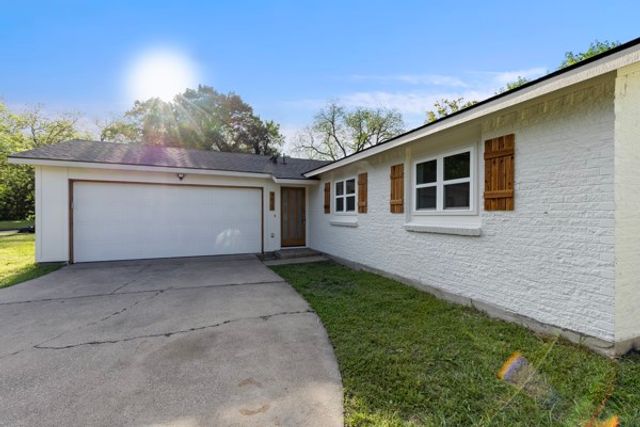 4633 Lynnacre Drive, Dallas, TX 75211