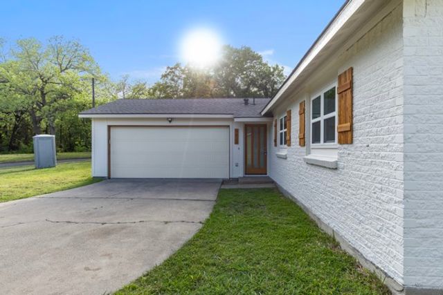 4633 Lynnacre Drive, Dallas, TX 75211