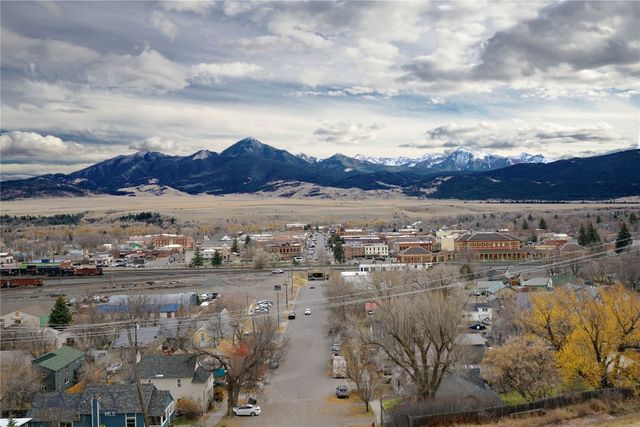 624 N 2nd Street N, Livingston, MT 59047