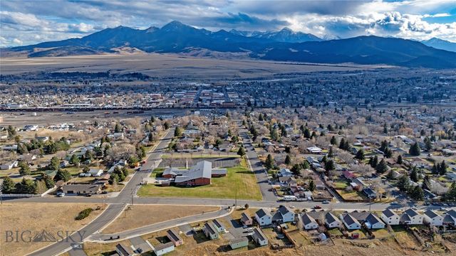 624 N 2nd Street N, Livingston, MT 59047