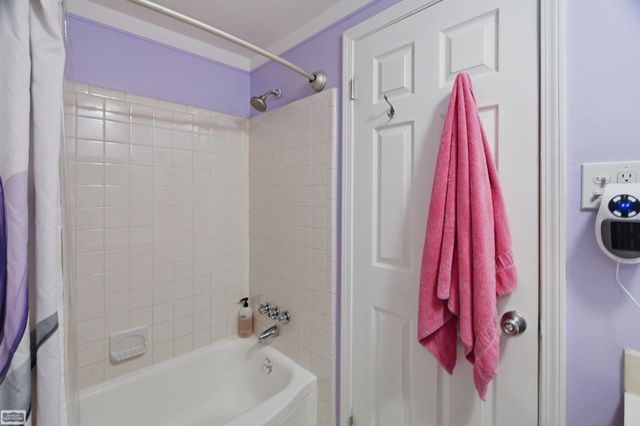 25842 Jeanette Court Street, Roseville, MI 48066