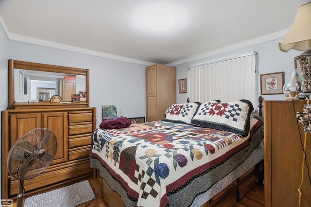 25842 Jeanette Court Street, Roseville, MI 48066
