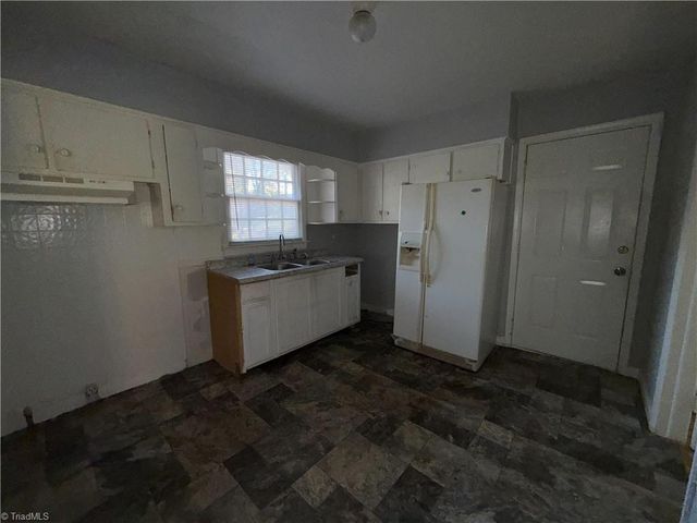 2010 Sharonbrook Drive, Greensboro, NC 27405