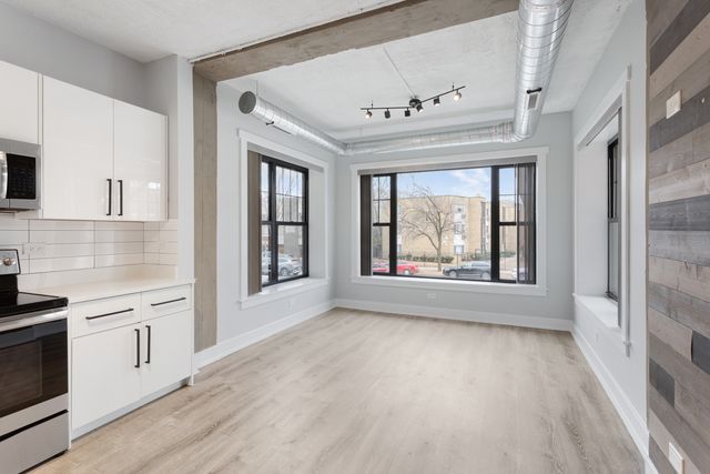 7645 N SHERIDAN Road 301, Chicago, IL 60626