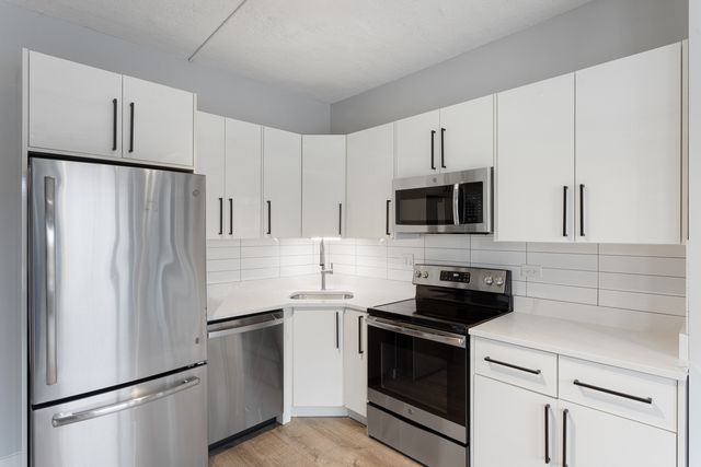 7645 N SHERIDAN Road 301, Chicago, IL 60626
