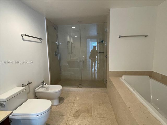 495 Brickell Ave 3810, Miami, FL 33131