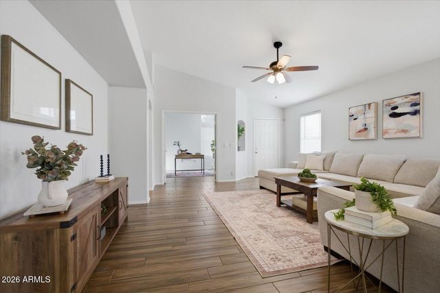 4313 E RAVEN Road, Phoenix, AZ 85044