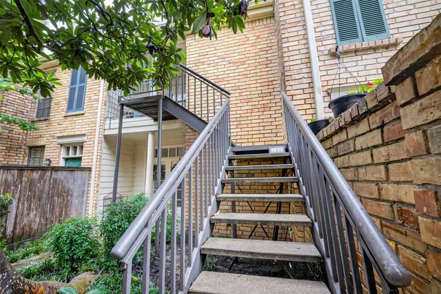 4000 Purdue Street 102, Houston, TX 77005