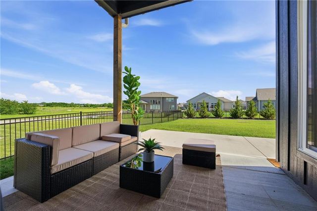 1505 SW Arbormill Terrace, Lee's Summit, MO 64082