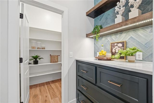 1505 SW Arbormill Terrace, Lee's Summit, MO 64082